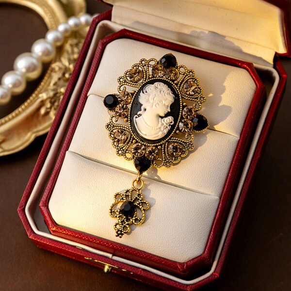 Medieval Beauty Head Brooch Retro Court - Image 9