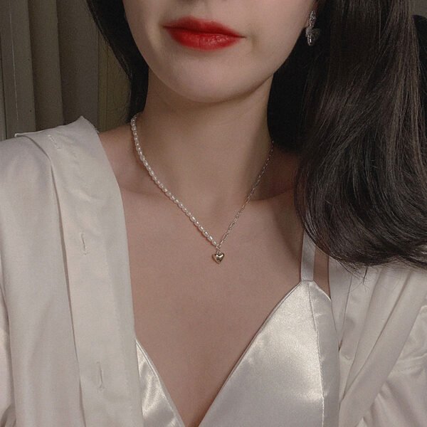 Asymmetrical Stitching Pearl Clavicle Chain Glossy Love Pendant Necklace - Image 4