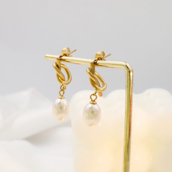 Women's Fashion French Vintage Knotted Pearl Earrings - Image 6