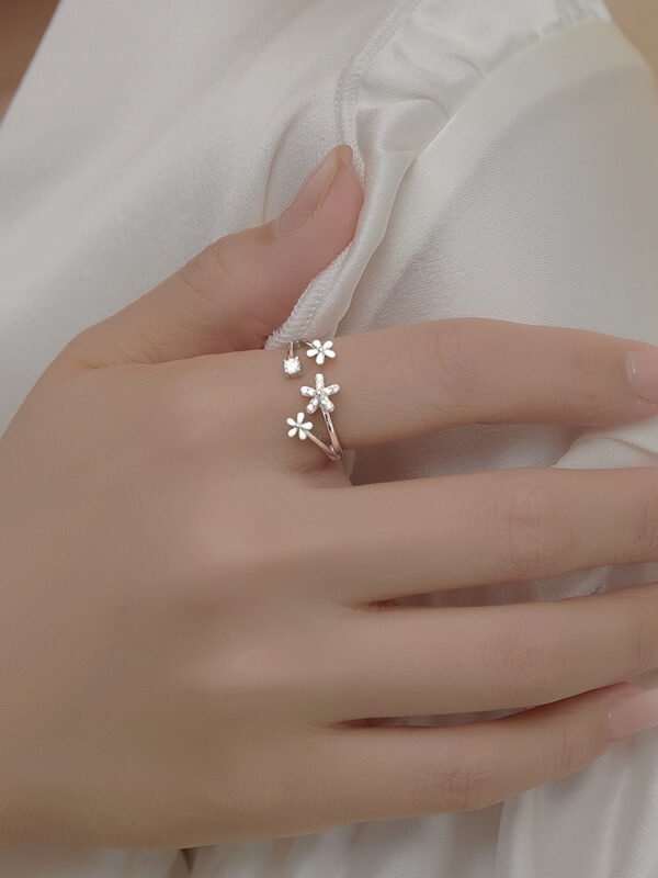 Sterling Silver Daisy Flower Niche Design Ring - Image 3