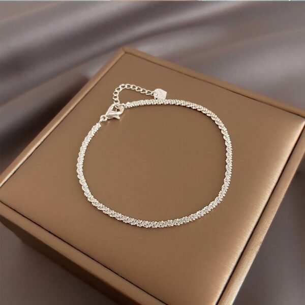 Stylish And Minimalist Bracelet With Niche Design - Image 5