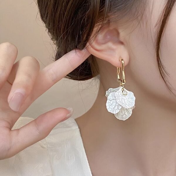 Affordable Luxury Fashion Petal Earrings - Image 3