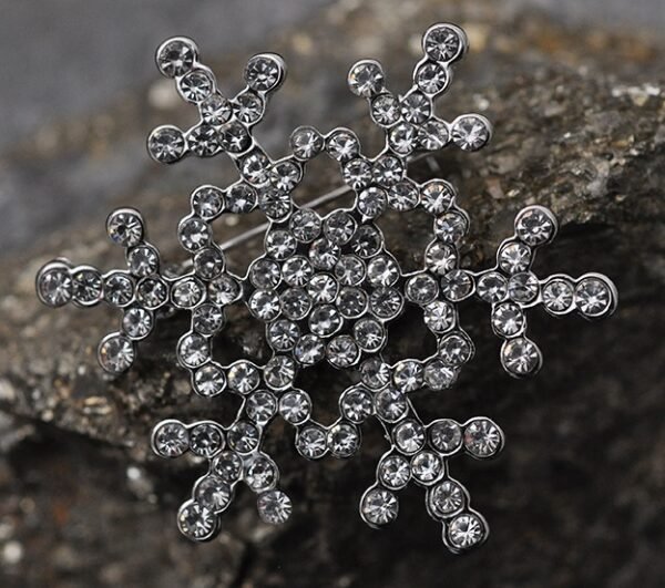 Christmas snowflake brooch - Image 2