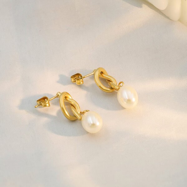 Women's Fashion French Vintage Knotted Pearl Earrings - Image 4