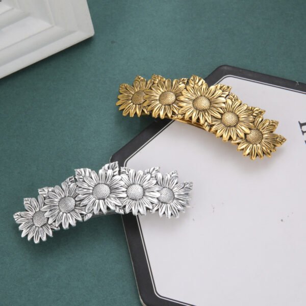 Back Head Scratching Clip Hair Accessories - Image 8