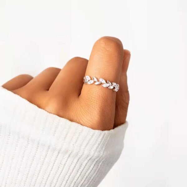 Simple And Beautiful S925 Silver Fashion Leaf Zircon Ring Female - Image 5